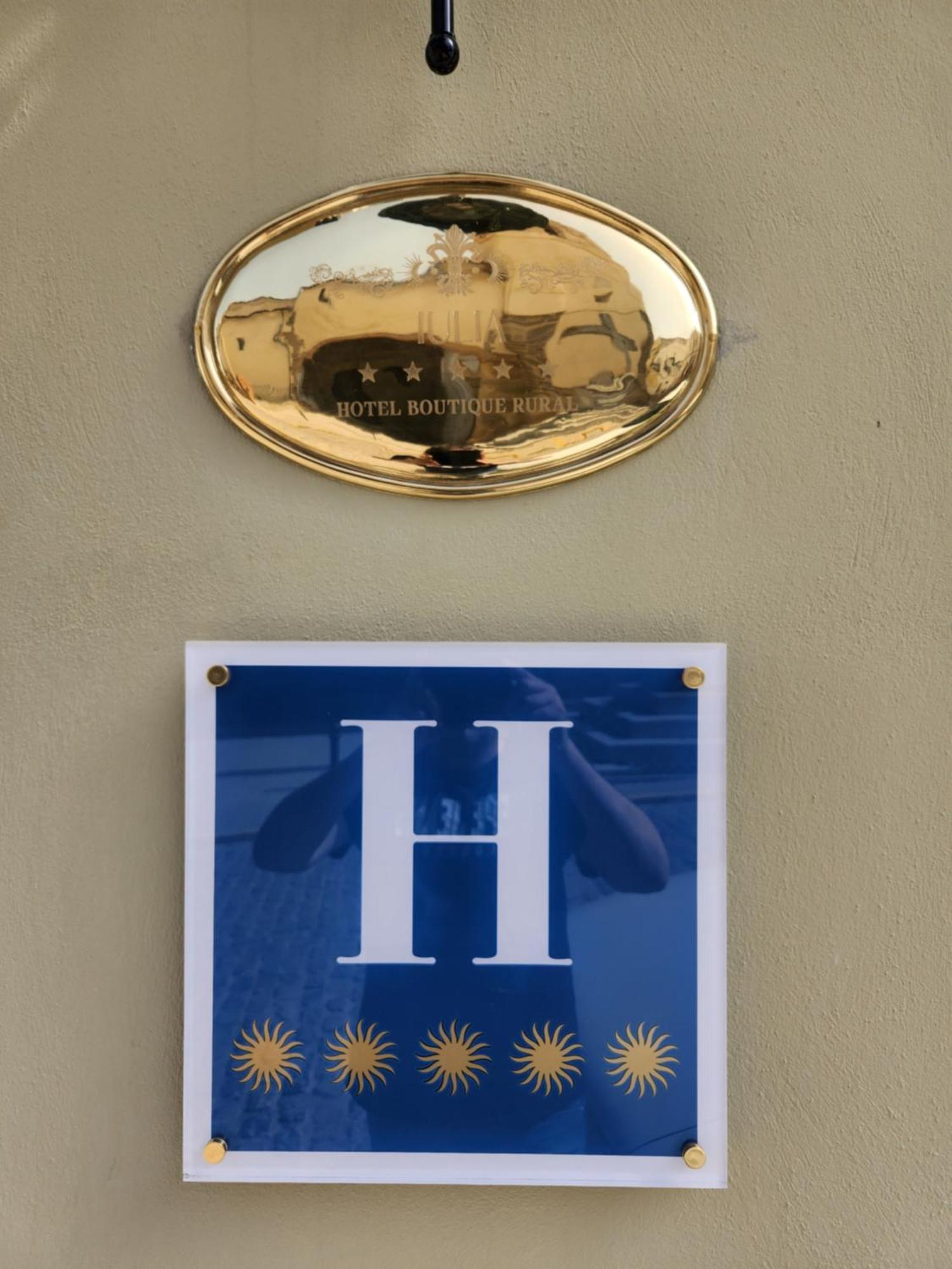 Hotel Boutique Iulia 5 Estrellas Medina de las Torres Bagian luar foto